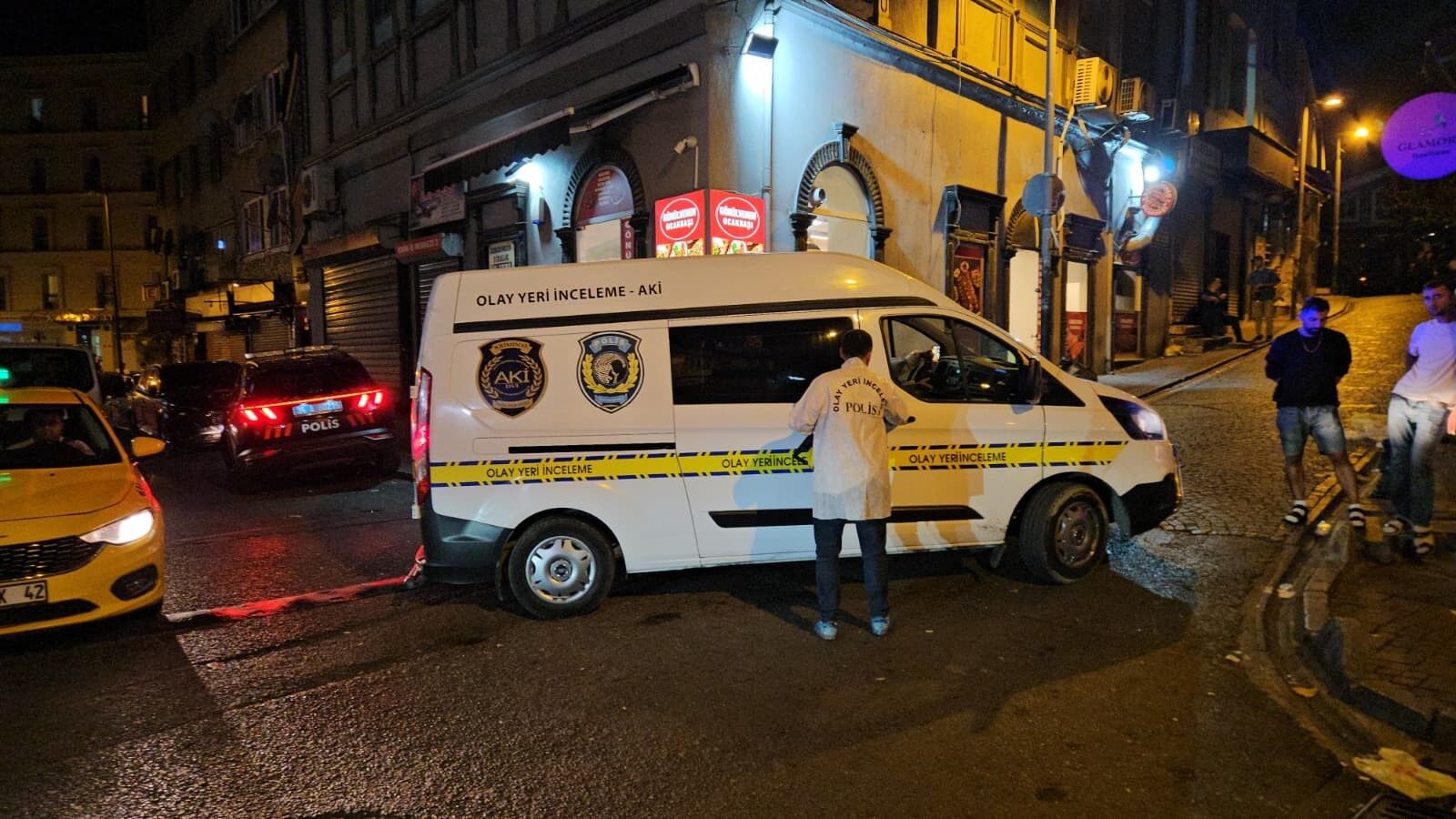 Iki Esnaf Arasinda Baslayan Tartismada Silahlar Konustu 1 Olu 1 Yarali (4)