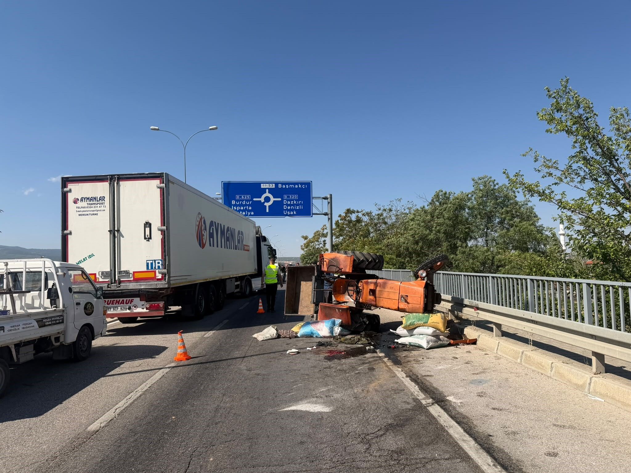 Ilce Girisinde Can Pazari Hastaneye Kaldirilan Yasli Adamdan Aci Haber Geldi (2)
