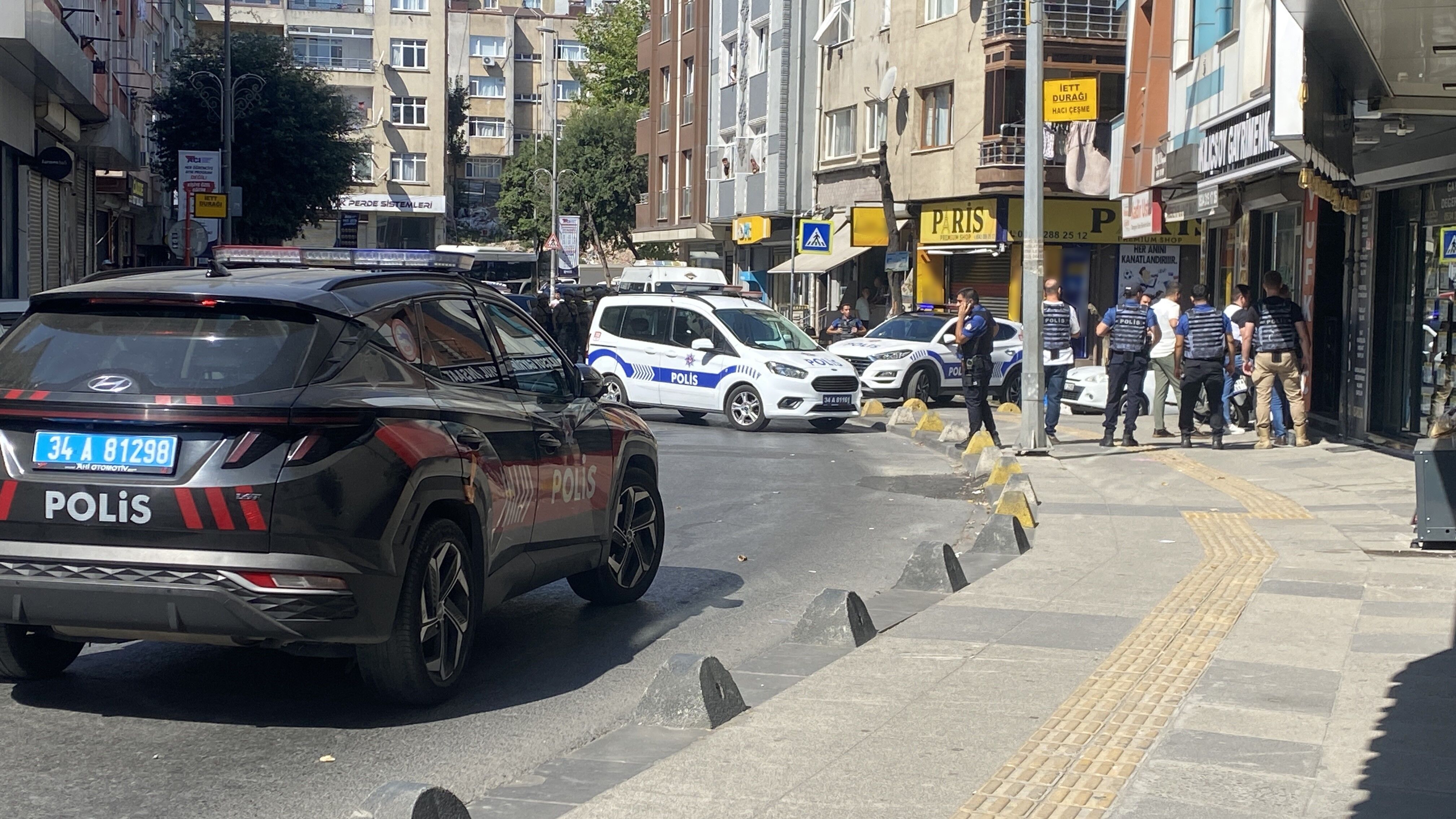 Kadını Minibüsten Indirip Kurşun Yağdırdı! Ardından Silahı Kendi Başına Dayadı (4)