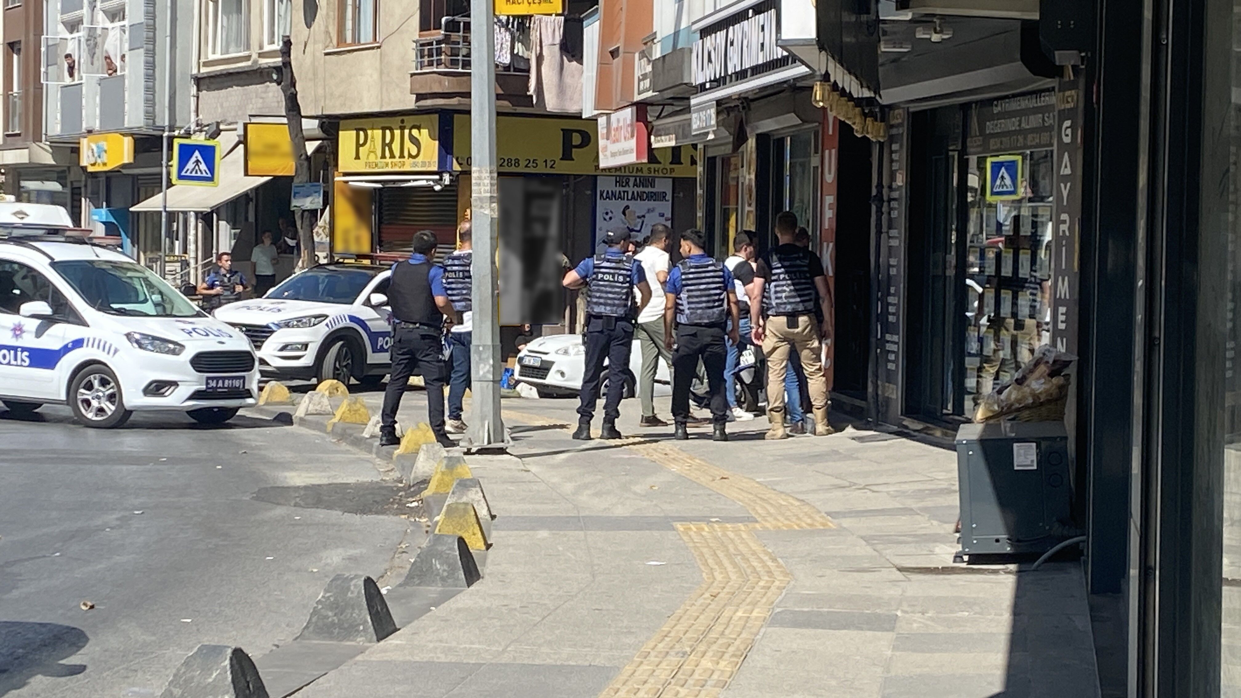 Kadını Minibüsten Indirip Kurşun Yağdırdı! Ardından Silahı Kendi Başına Dayadı (5)