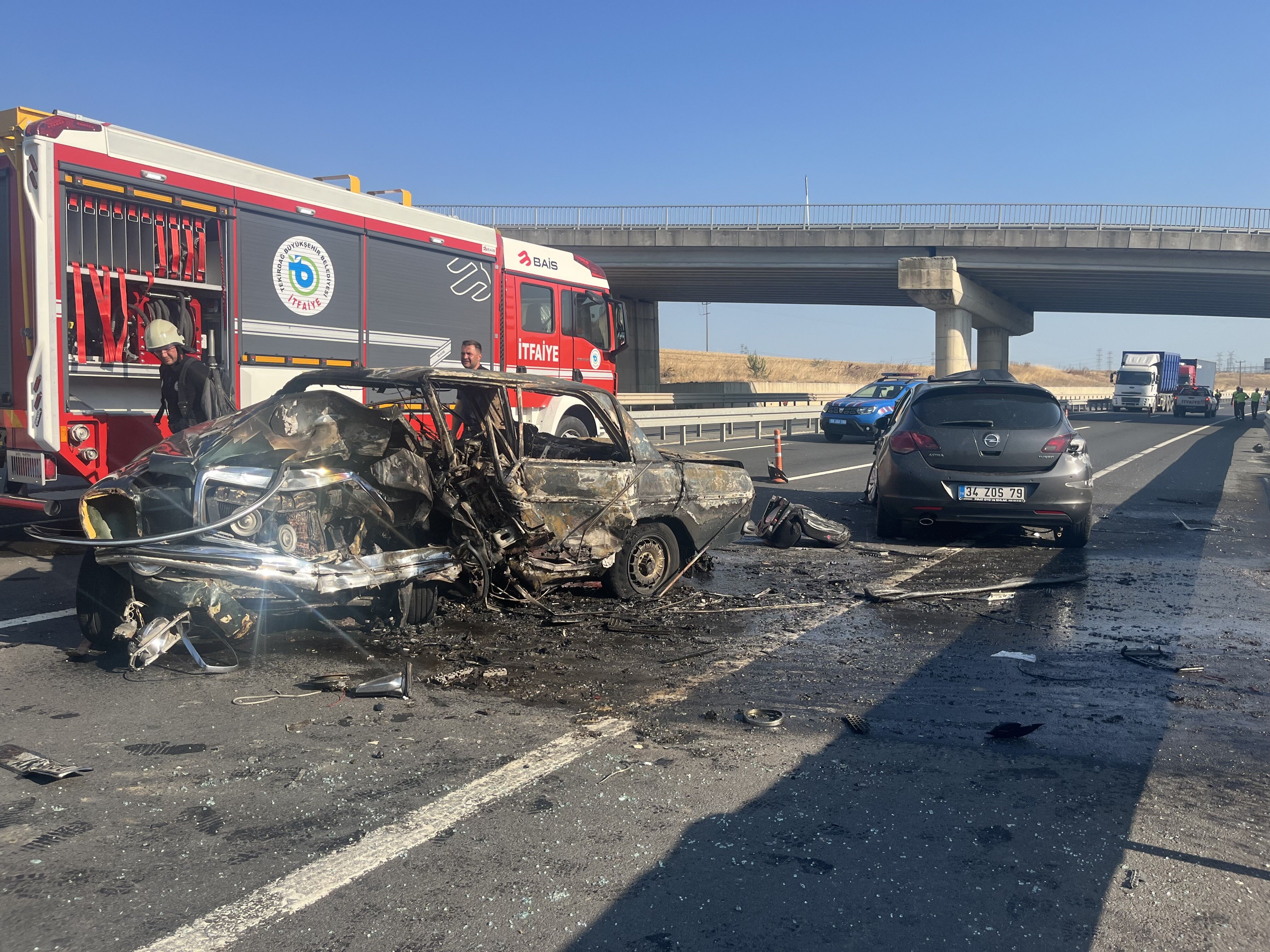 Kafa Kafaya Carpistilar Aracta Sikisip Can Verdi (1)-2