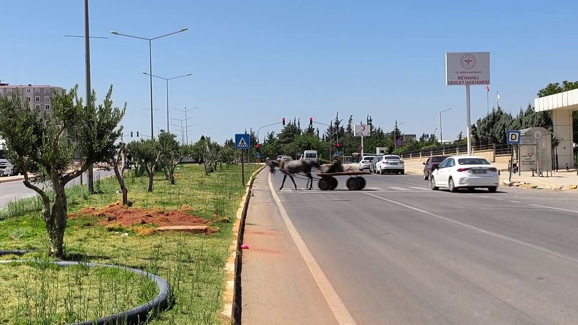 Kameralara Yansiyan Korkunc Kaza Yolun Karsisina Gecmek Isterken Can Verdi-2