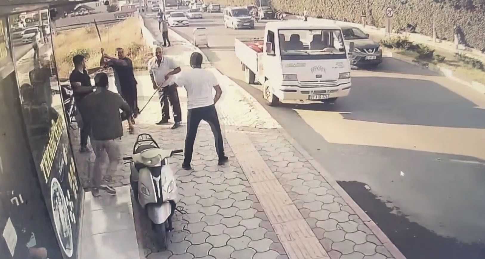 Kira Tartışması Çivili Sopalı Kavgaya Dönüştü! 2 Kişi Yaralandı (4)