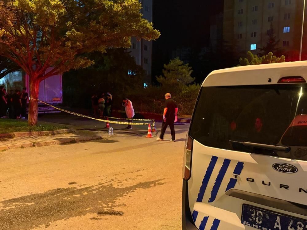 Kiz Meselesi Yuzunden Tartistilar Kavga Bicakli Saldiriya Donustu (2)