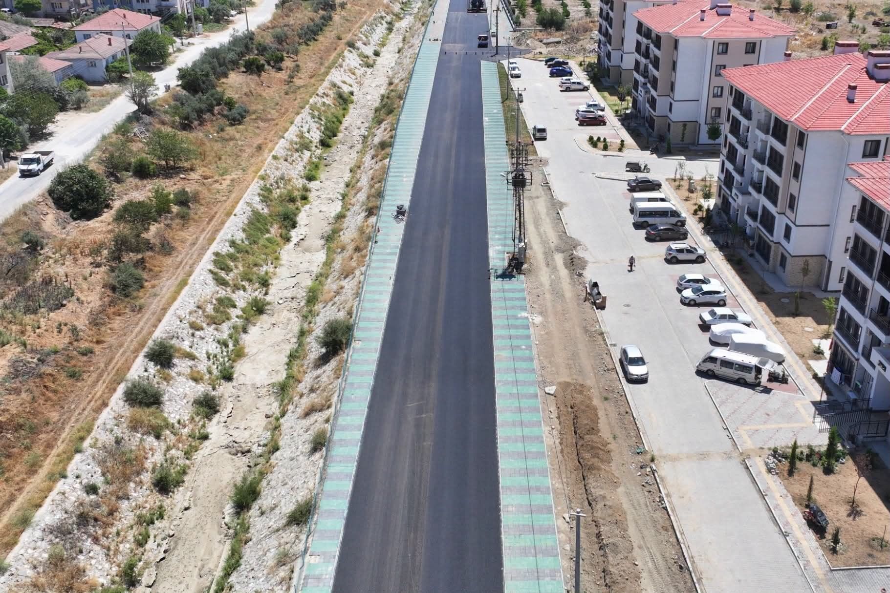 Koprubasinda Yillarin Beklentisi Gercek Oldu Ilce Ilk Kez Sicak Asfaltla Bulustu (2)
