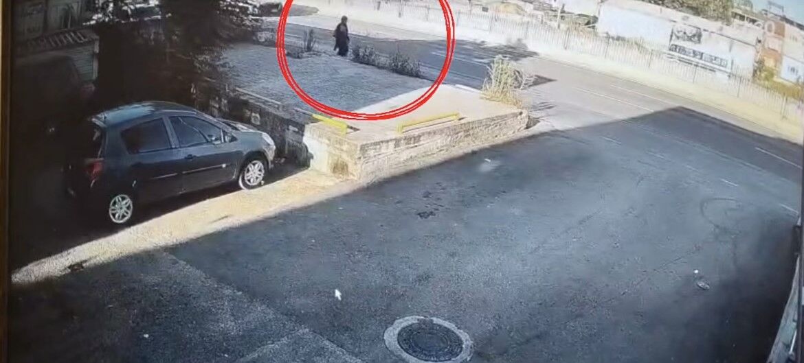 Korkunc Kaza Kamerada Bir Adimla Hayata Tutundu Motosikletli Duvara Carparak Can Verdi (2)