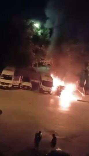 Korkutan Yangin Iki Arac Birden Alevlere Teslim Oldu (2)