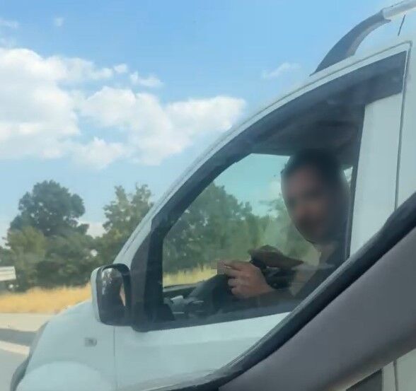 Korna Caldi Tartisma Cikti Iki Surucunun Yol Kavgasi Kamerada (2)