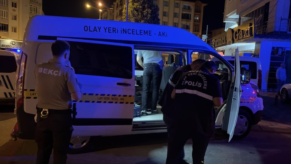 Kotu Koku Ihbarinin Ardinda Aci Gercek 52 Yasindaki Adam Evinde Olu Bulundu (4)