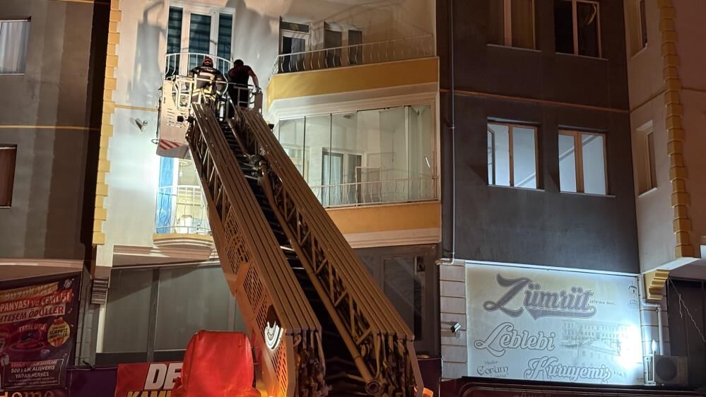 Kotu Koku Ihbarinin Ardinda Aci Gercek 52 Yasindaki Adam Evinde Olu Bulundu (5)