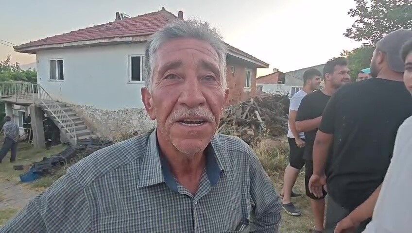 Koy Camisinden Yangin Var Anonsu Koyluler Traktorlerle Yardima Kostu (3)