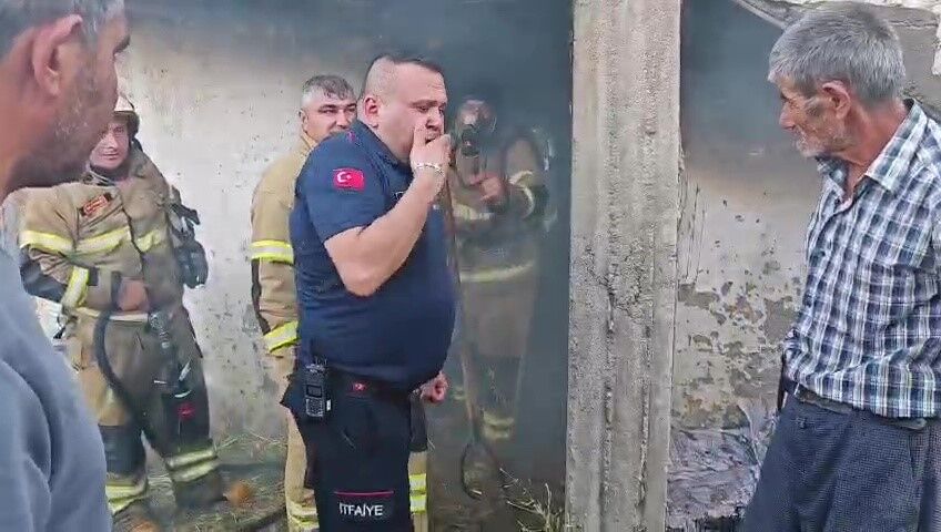 Koy Camisinden Yangin Var Anonsu Koyluler Traktorlerle Yardima Kostu (5)