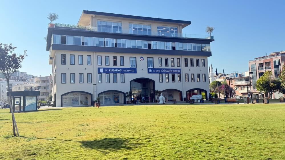 Kusadasi Belediyesine Ucuncu Dalga Operasyon 15 Kisi Gozaltinda (2)
