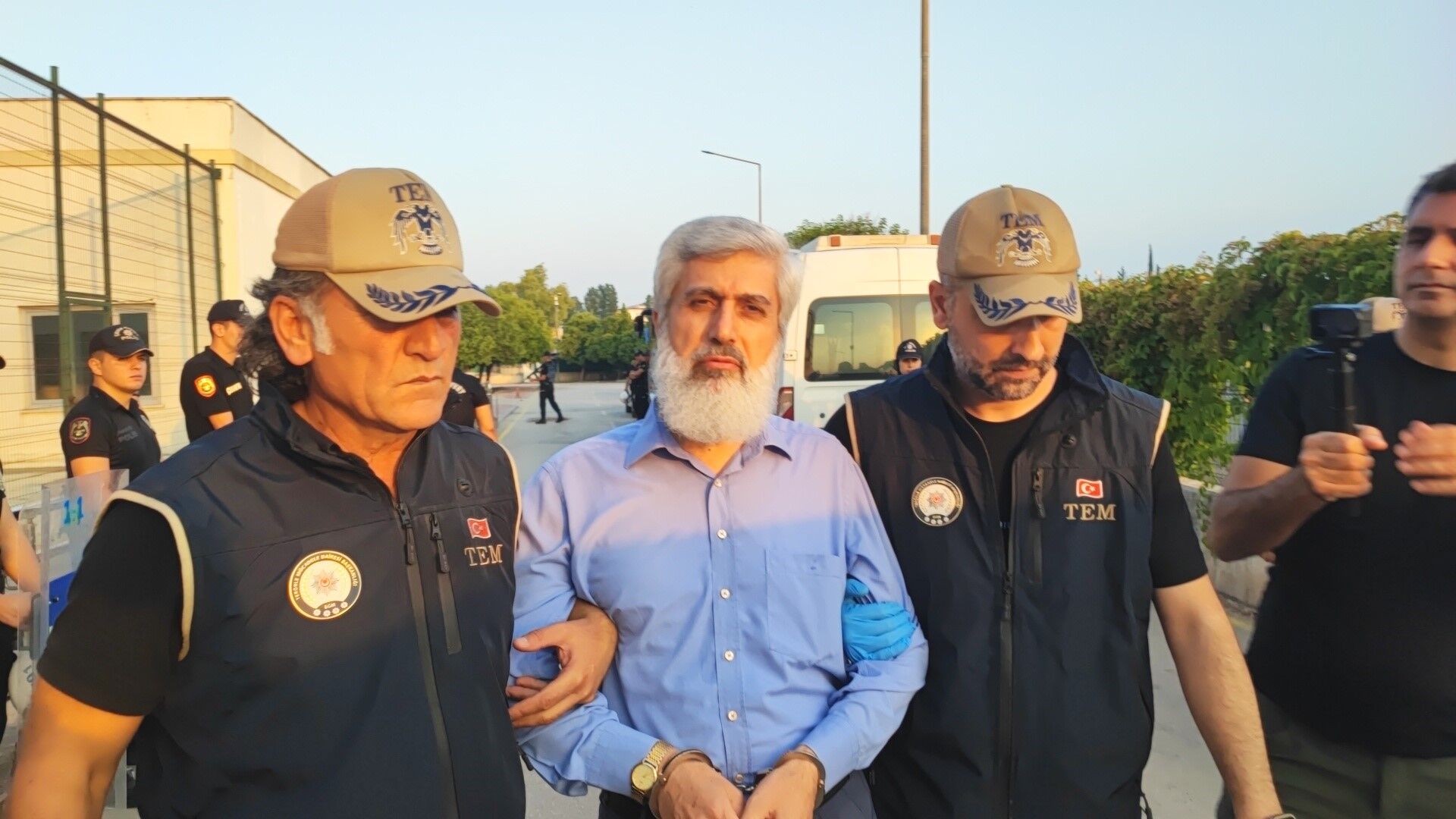 Kuytulculara Operasyon! Alparslan Kuytul, Eşi Ve Çok Sayıda Kişi Gözaltında.. (2)