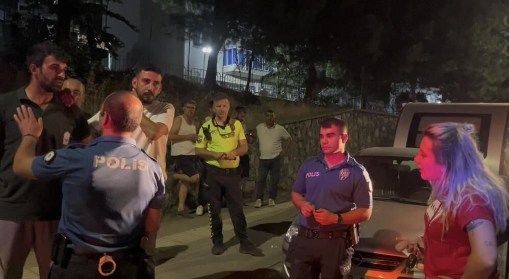 Mahalleyi Savas Alanina Cevirdi Alkollu Kadin Surucu Kazayi Bile Hatirlamadi (2)