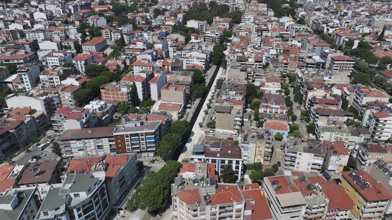 Manisa Büyükşehir Belediyesi, Salihli’de 4 Caddeyi Sıcak Asfaltla Yeniliyor (1)