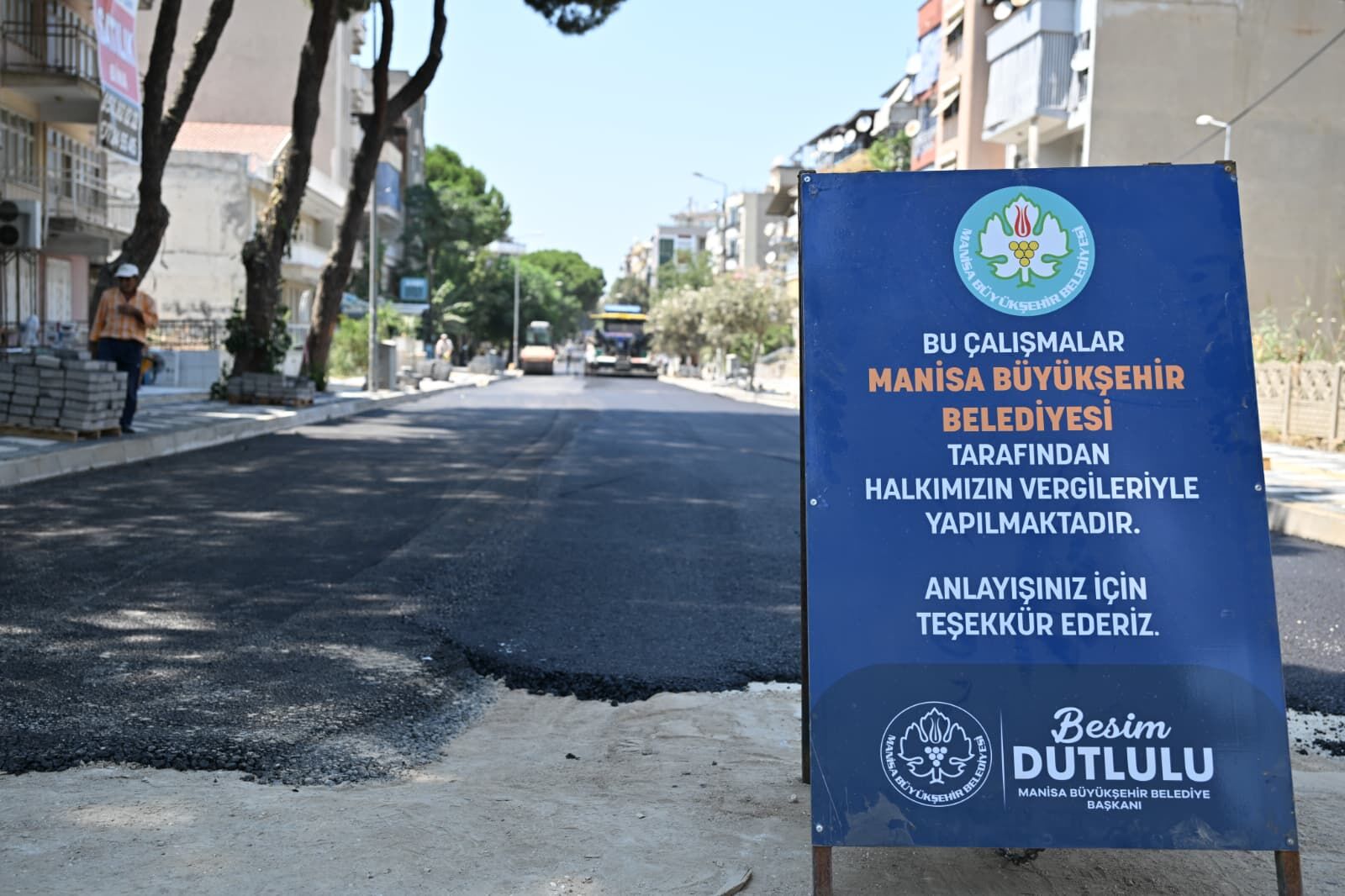 Manisa Büyükşehir Belediyesi, Salihli’de 4 Caddeyi Sıcak Asfaltla Yeniliyor (9)