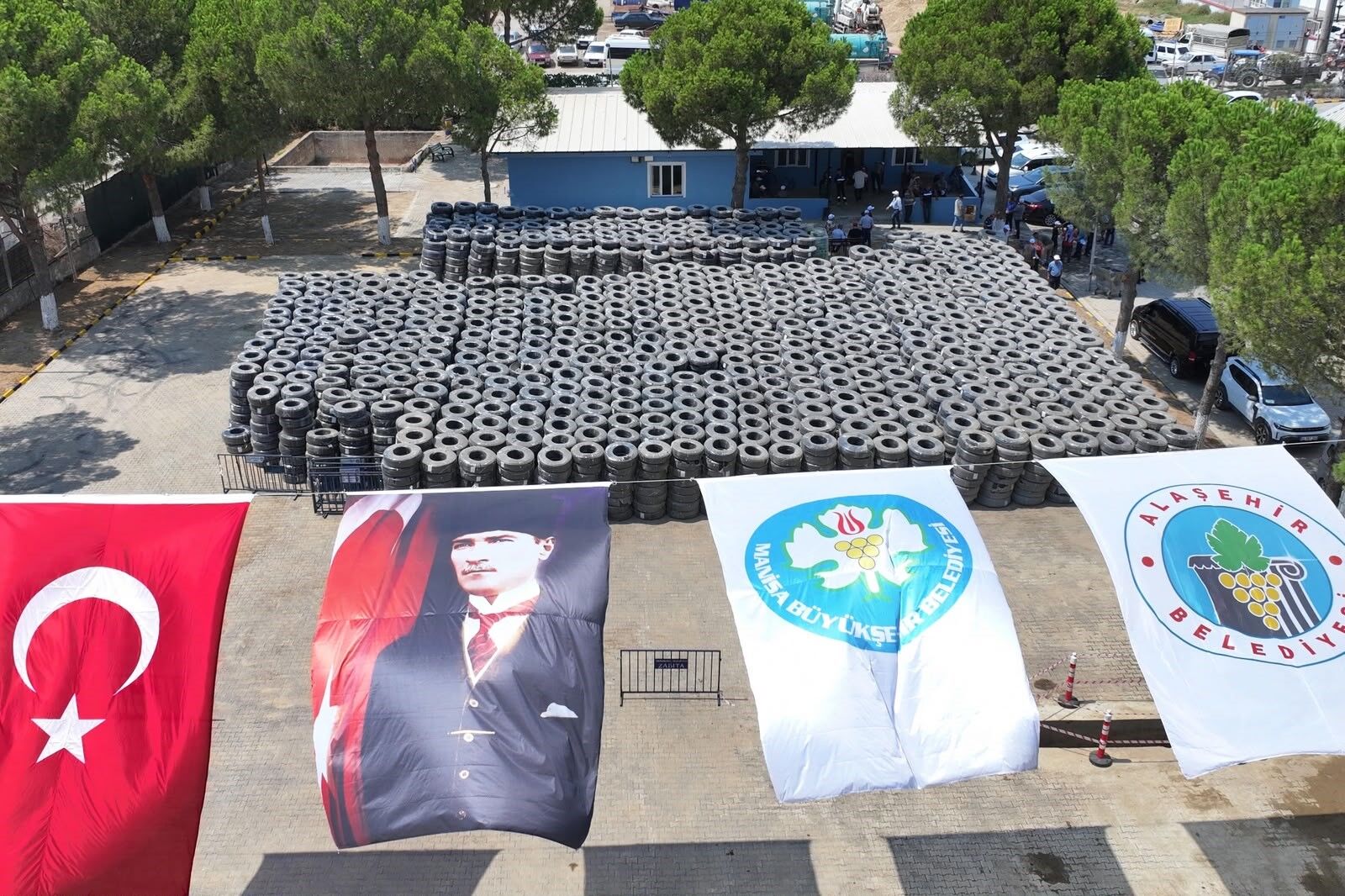 Manisa Buyuksehirden Ciftciye Dev Destek 132 Milyon Tllik Damla Sulama Hamlesi (1)