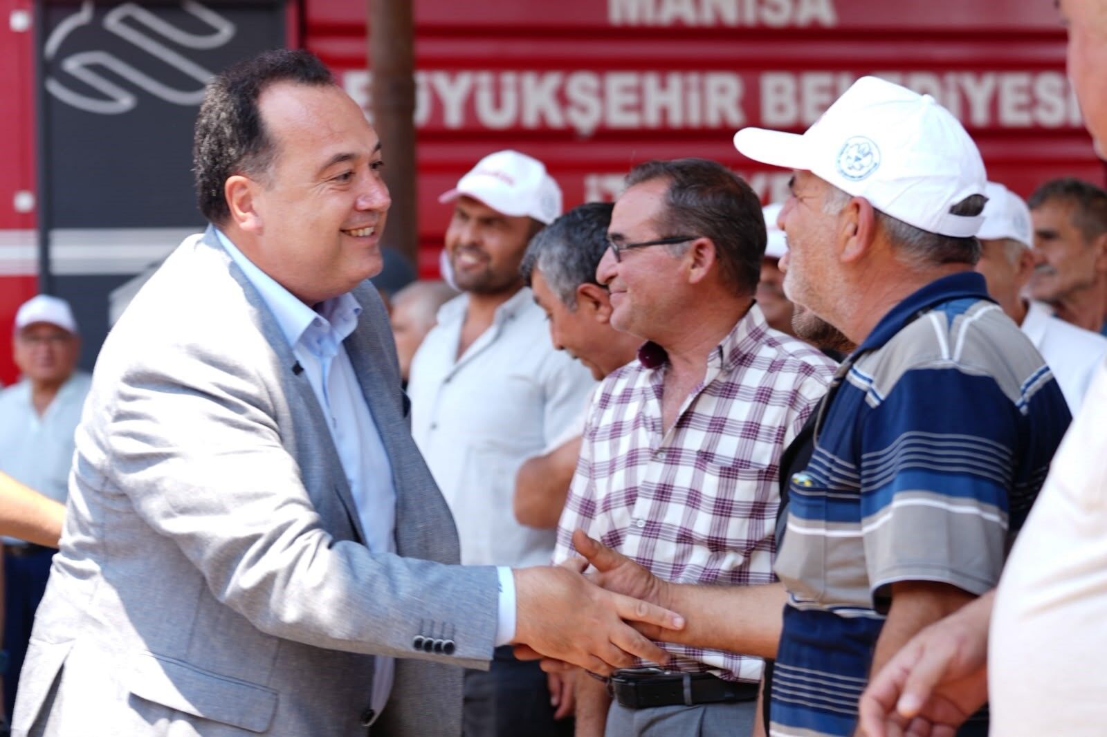 Manisa Buyuksehirden Ciftciye Dev Destek 132 Milyon Tllik Damla Sulama Hamlesi (4)