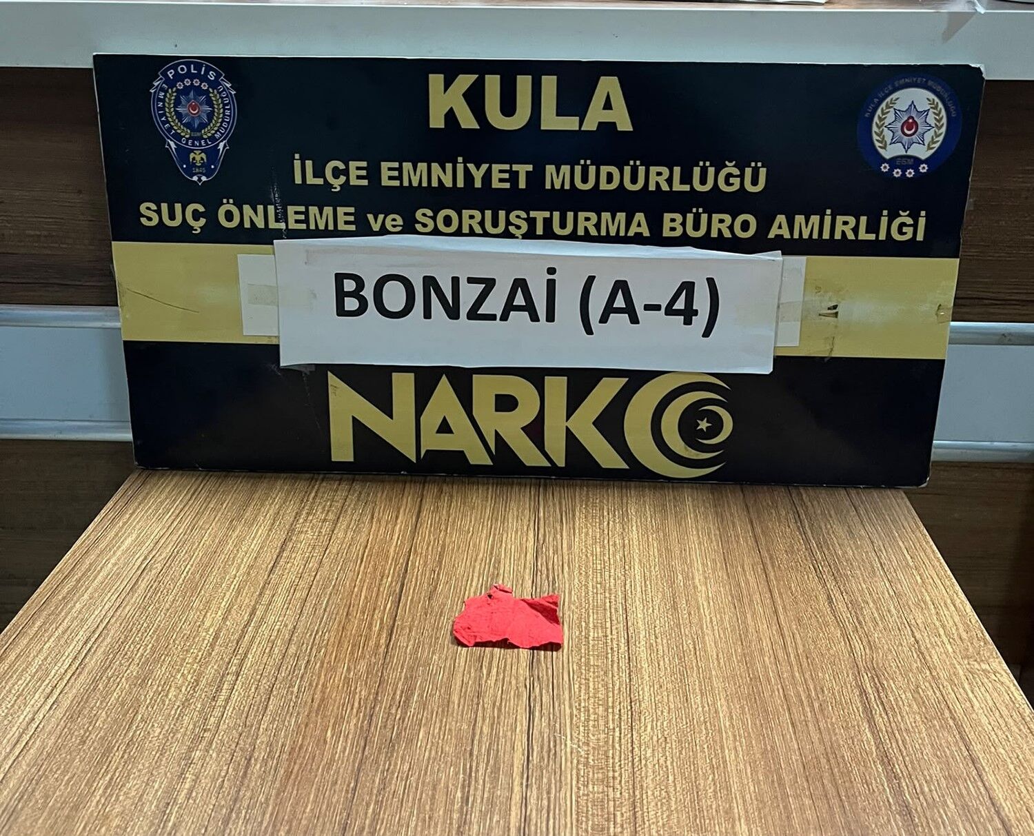 Manisada Guvenlik Operasyonu 4 Kisi Tutuklandi Cok Sayida Uyusturucu Ele Gecirildi (3)