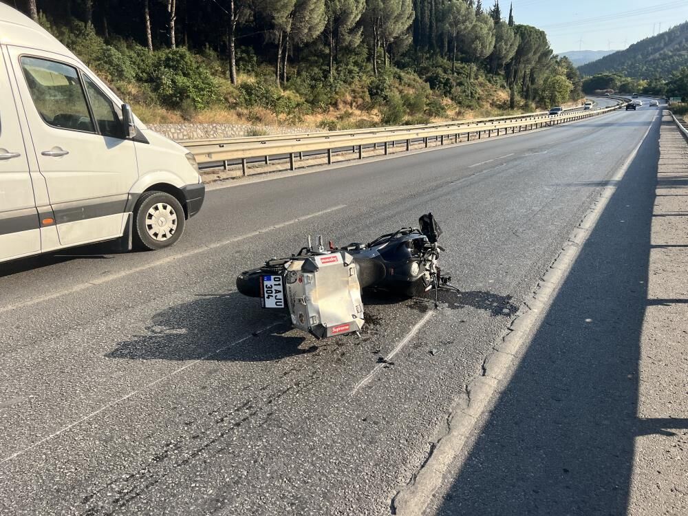 Manisada Motosiklet Bariyerlere Carpti Surucu Hayatini Kaybetti Yol Kilitlendi (4)