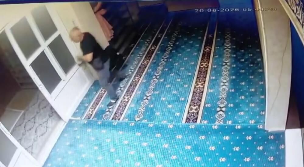 Manisada Valizli Ayakkabi Hirsizi Imamlar Fark Etti Cami Cami Takip Etti (3)