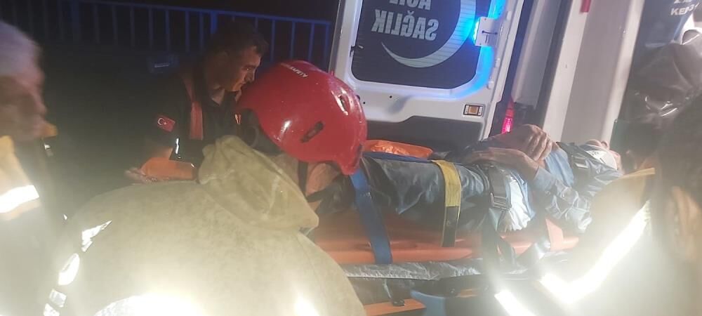 Manisada Yagmur Faciasi 4 Arac Birbirine Girdi 7 Kisi Yaralandi (4)