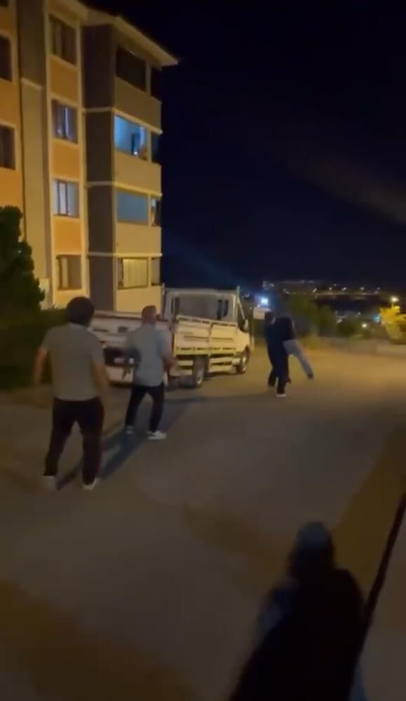 Ogluna Attigi Mesaji Gorunce Cilgina Dondu Genci Sokak Ortasinda Darbetti (2)