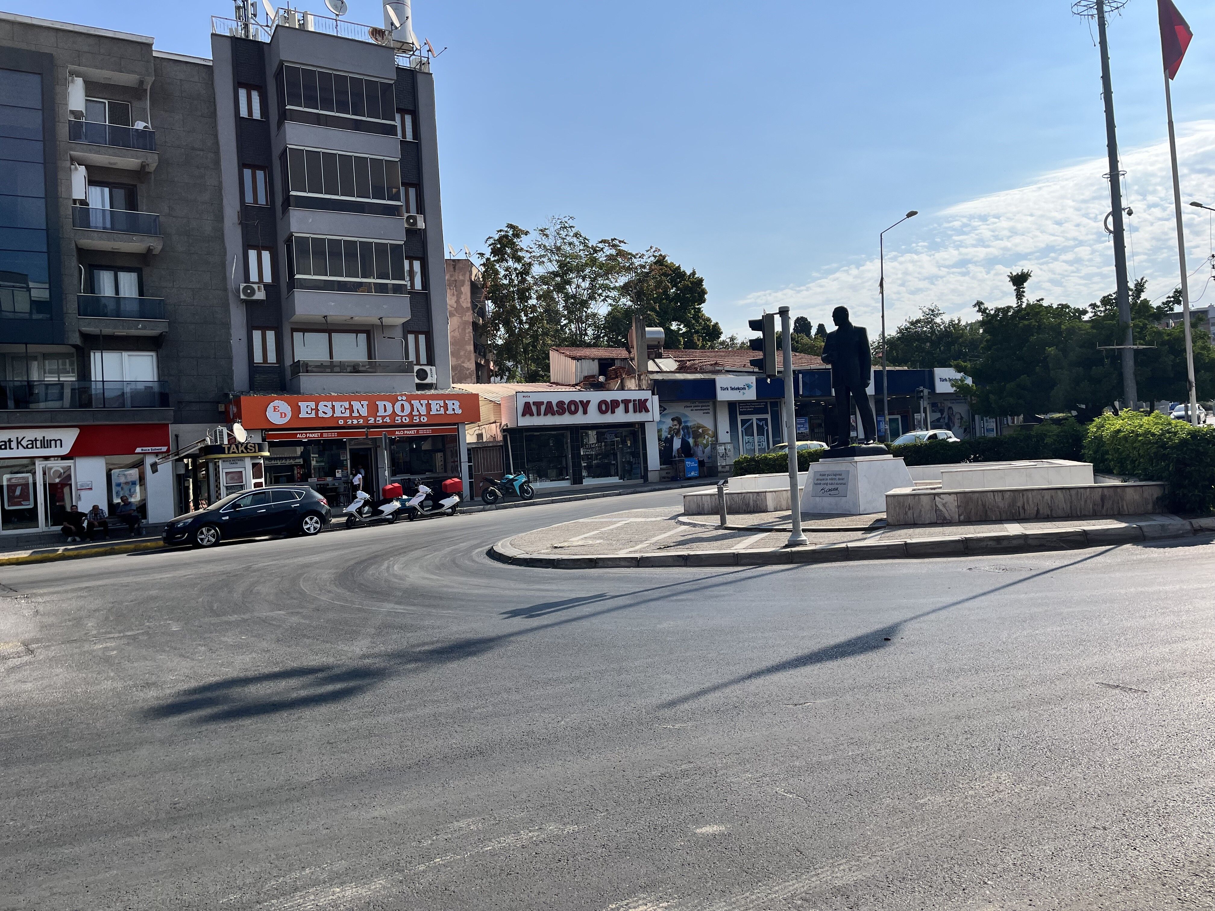Ölümden Saniyelerle Kurtuldu! Traktörden Kopan Tanker Kaldırımdaki Vatandaşa Böyle Savruldu (2)