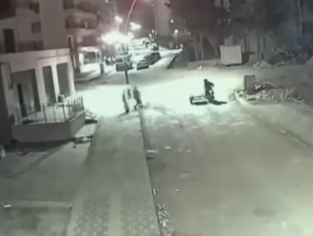 Once Kameraya Takildilar Sonra Polisin Eline Dustuler Motosikletli Hirsizlar Yakalandi (2)