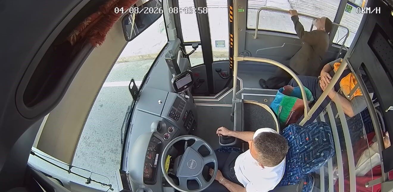 Otobus Soforunden Alkislanacak Hareket Fenalasan Yolcuyu Hastaneye Yetistirdi (2)