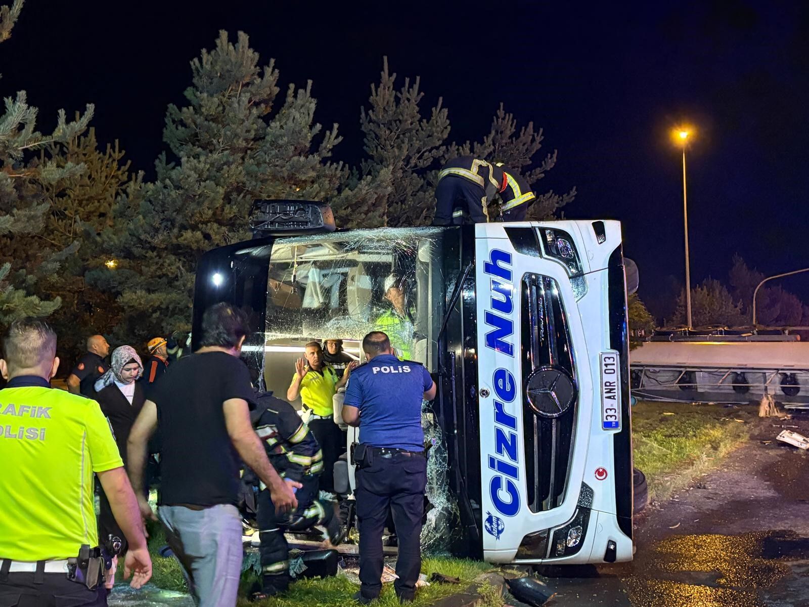 Otobüs Ve Tanker Kavşakta Çarpıştı! Korkunç Kazanın Bilançosu Belli Oldu! (12)