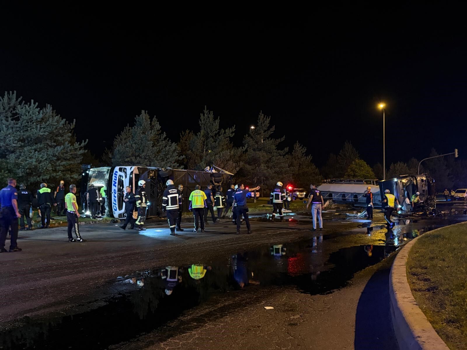 Otobüs Ve Tanker Kavşakta Çarpıştı! Korkunç Kazanın Bilançosu Belli Oldu! (13)