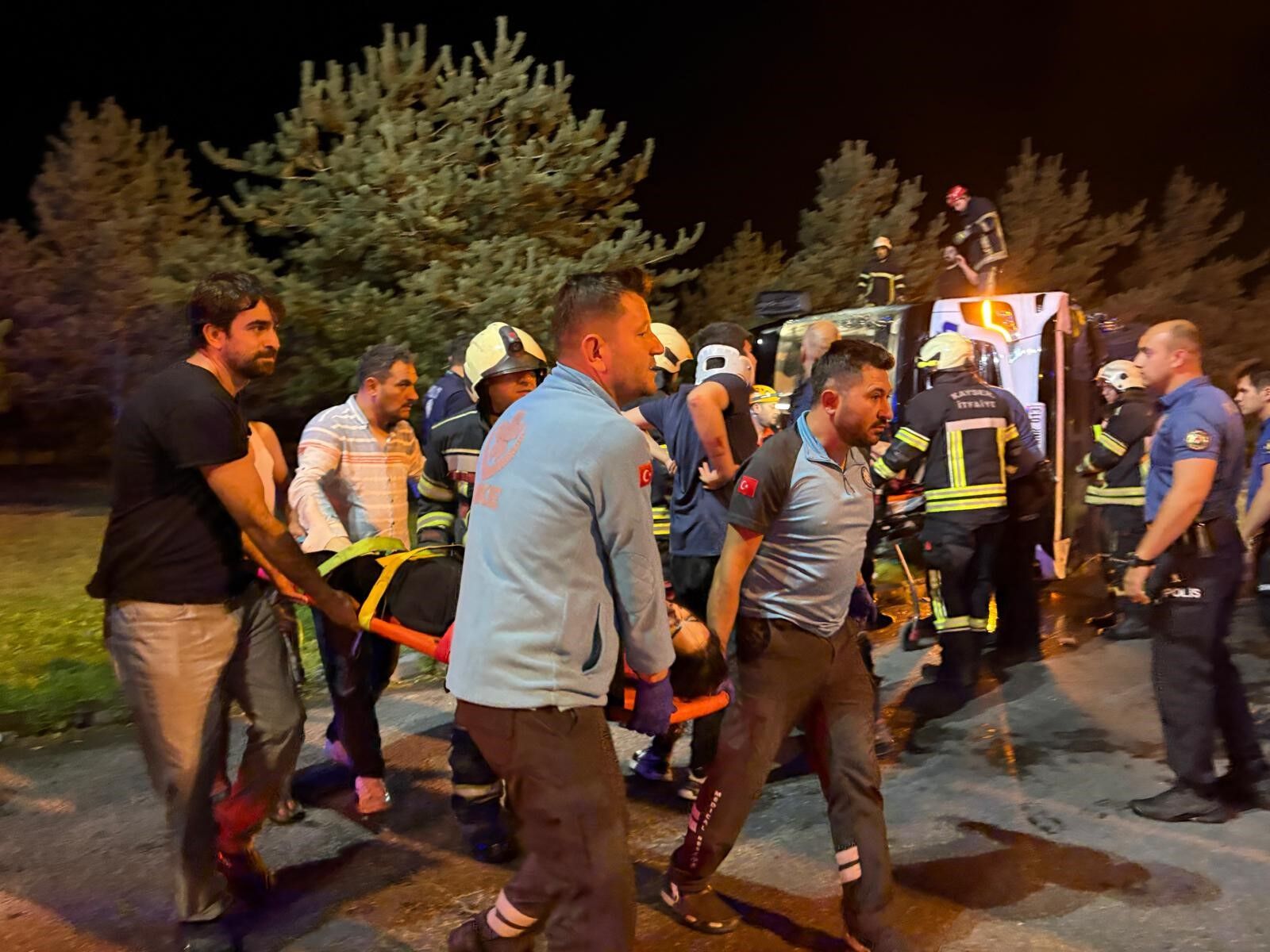 Otobüs Ve Tanker Kavşakta Çarpıştı! Korkunç Kazanın Bilançosu Belli Oldu! (7)