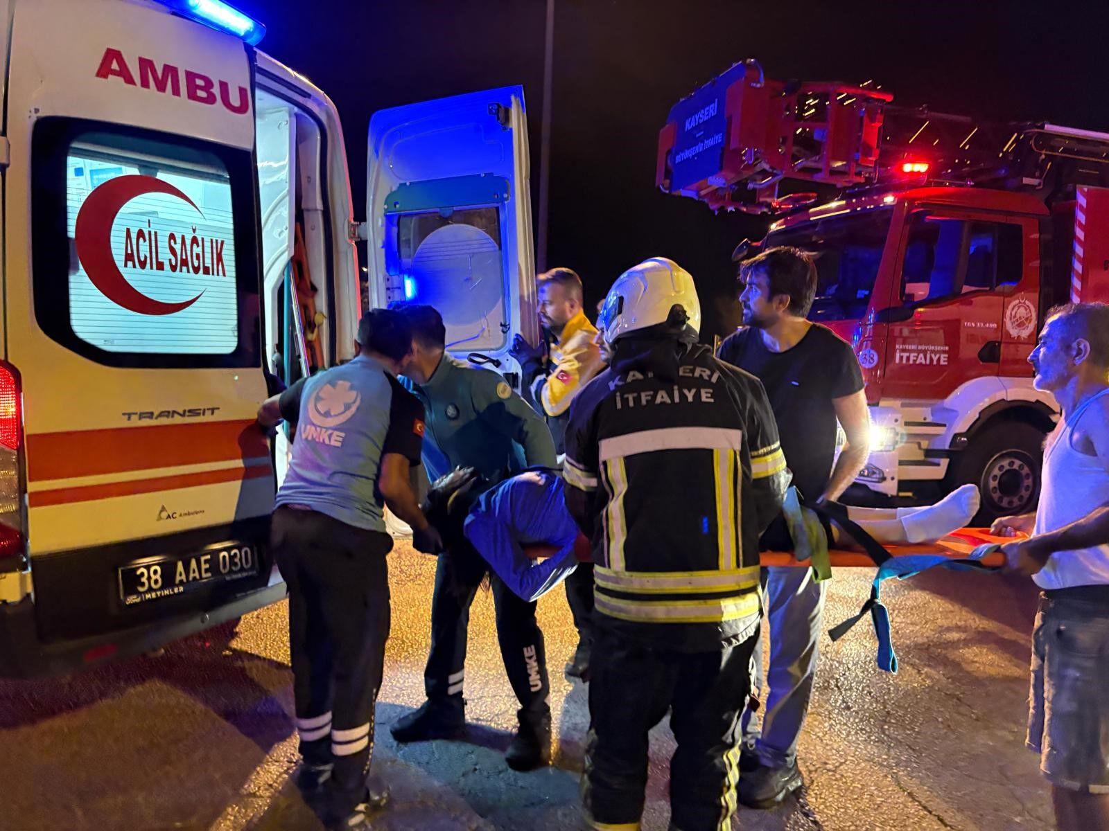 Otobüs Ve Tanker Kavşakta Çarpıştı! Korkunç Kazanın Bilançosu Belli Oldu! (8)