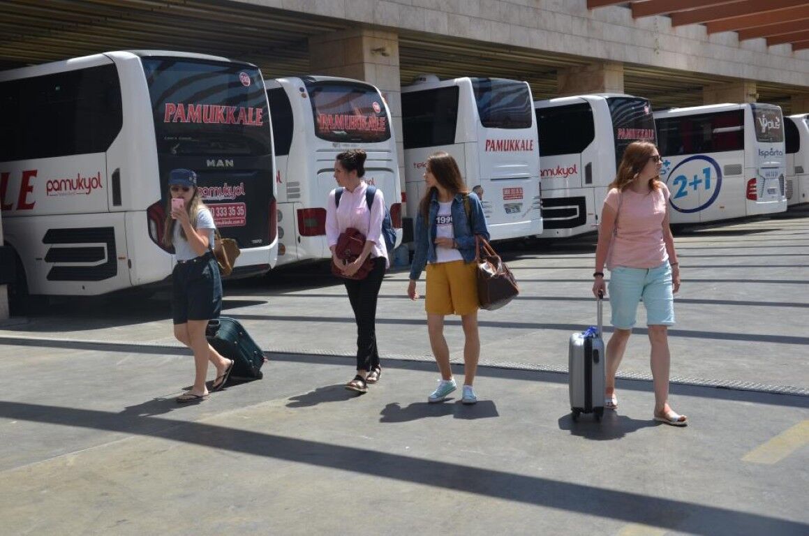 Otobus Yolculuklarinda Bir Devir Sona Eriyor Bir Zamanlar Dondurma Ikramdi Simdi Kek B (3) (Orta)