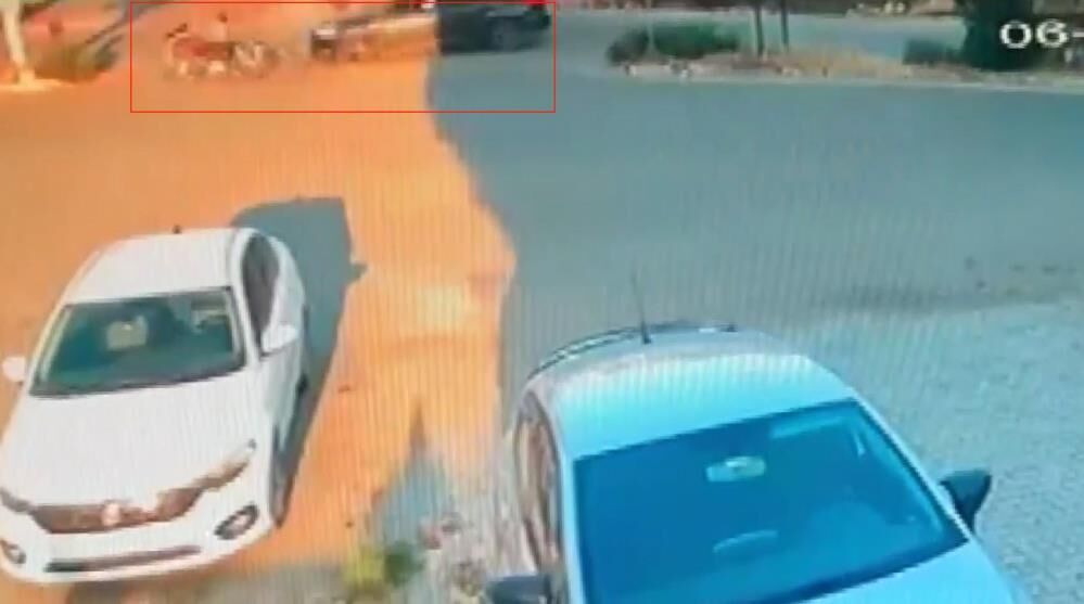 Otomobile Ok Gibi Saplandı! Motosiklet Sürücüsünün Feci Ölümü Kamerada (4)
