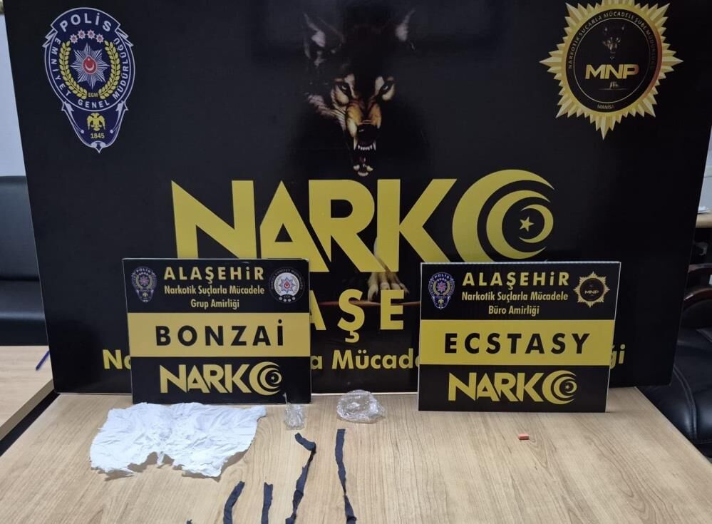 Polisi Gorunce Kacti Kovalamacanin Sonunda Uzerinden 2 Bin 90 Icimlik Uyusturucu Cikti (2)