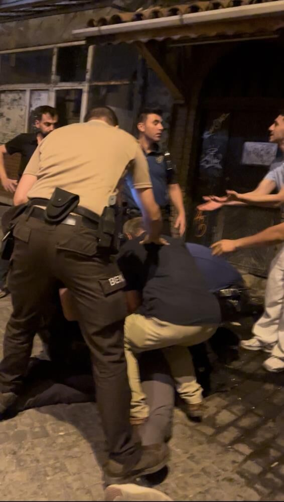 Polisin Gozu Onunde Birbirlerine Saldirdilar Biber Gaziyla Etkisiz Hale Getirildiler (3)