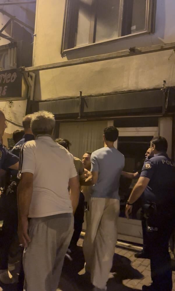 Polisin Gozu Onunde Birbirlerine Saldirdilar Biber Gaziyla Etkisiz Hale Getirildiler (6)