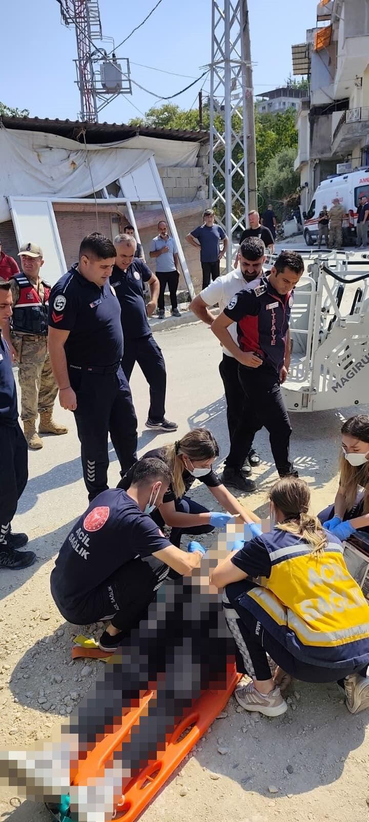 Sabah Saatlerinde Dehşete Düşüren Manzara! Elektrik Direğinde Asılı Halde Bulundu (2)