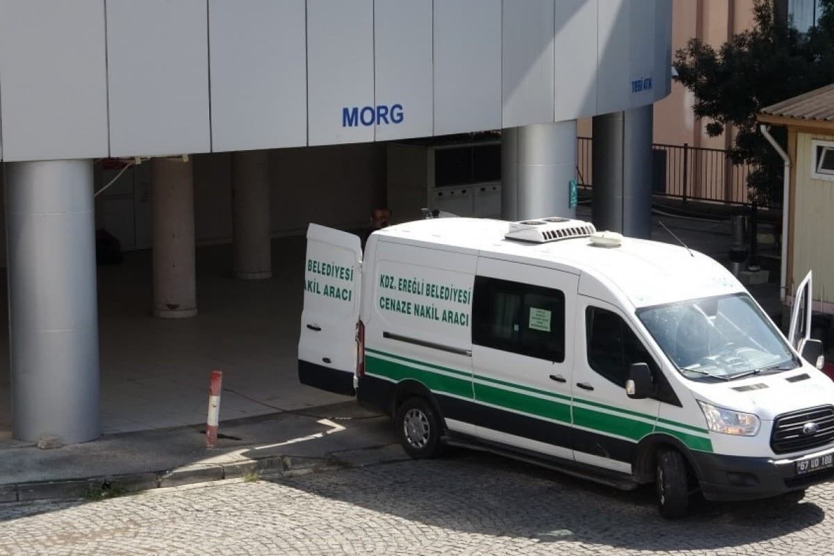 Sabah Saatlerinde Korkunç Manzara! Evinin Balkonunda Asılı Halde Bulundu (2)