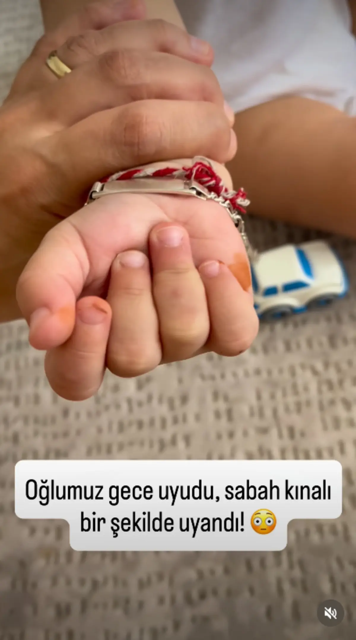 Sabah Uyandiginda Cocugunu Boyle Gorunce Korktu Gercek Bambaska Cikti (1)