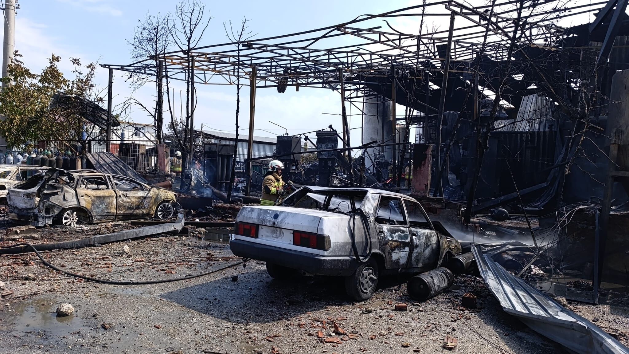 Salihlide Gaz Dolum Tesisinde Patlama 2 Olu 2 Yarali (4)