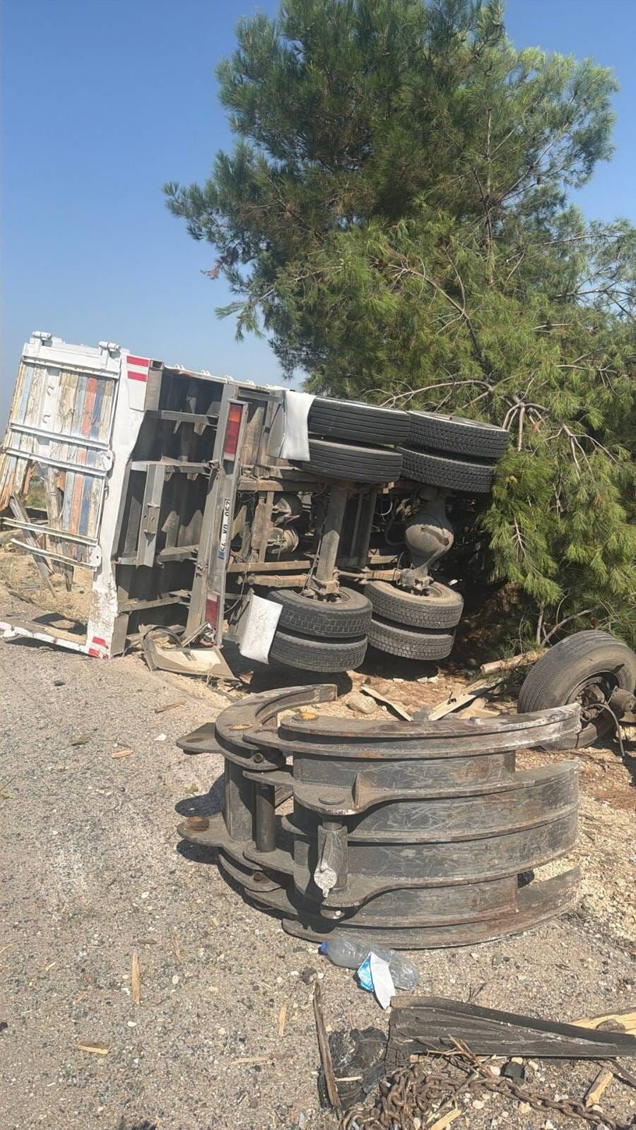 Salihli'de Yolcu Otobüsü Tıra Çarptı! 1 Ölü Çok Sayıda Yaralı (5)