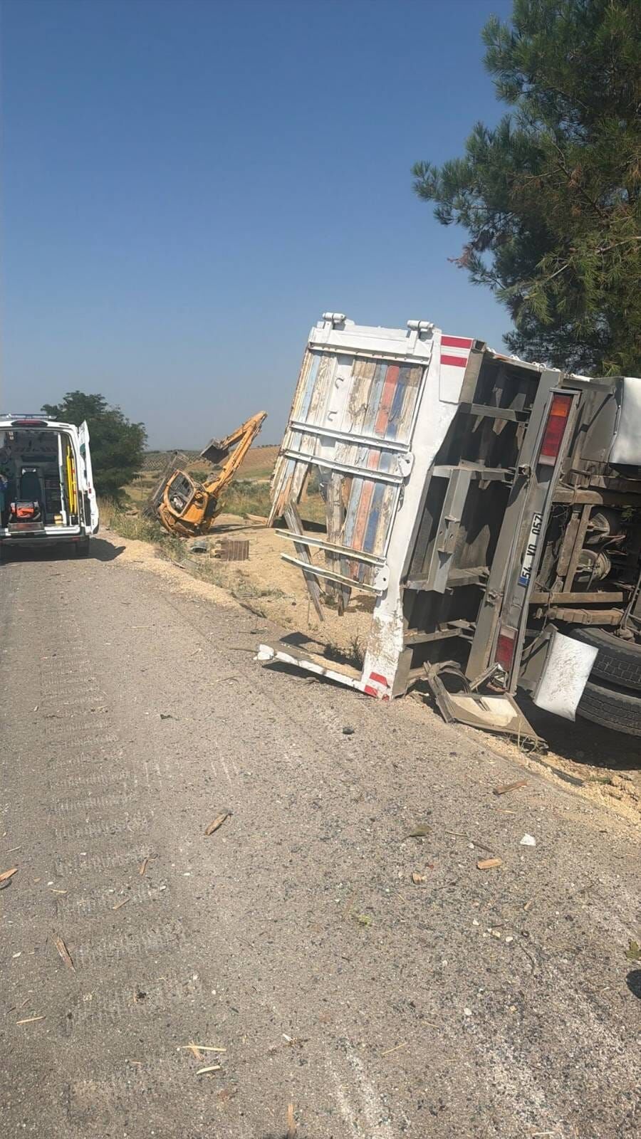 Salihli'de Yolcu Otobüsü Tıra Çarptı! 1 Ölü Çok Sayıda Yaralı (6)