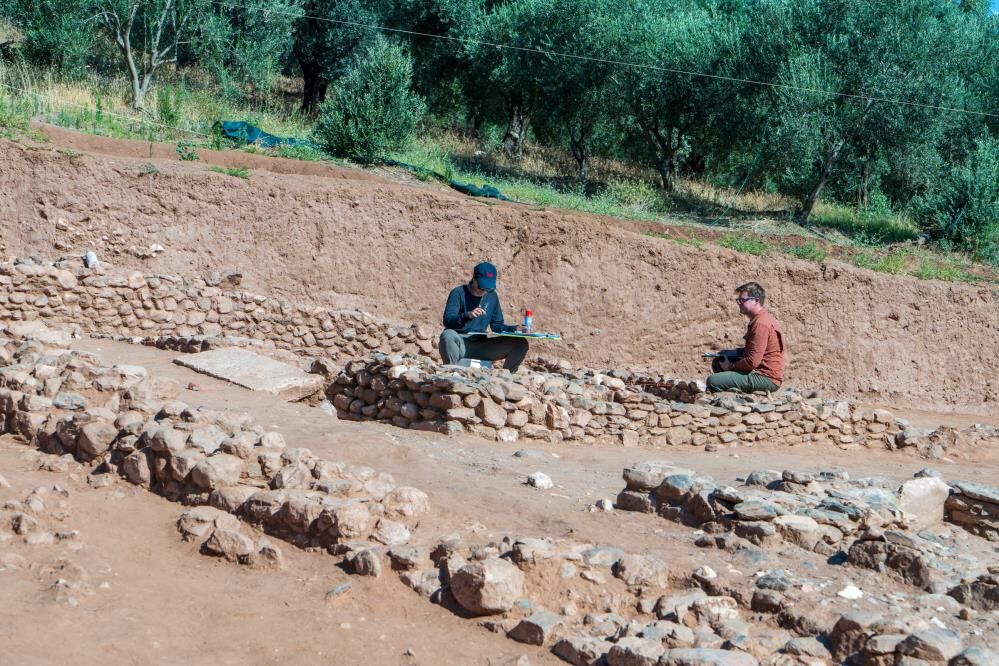 Sardeste Tarihe Isik Tutan Kesif 2 Bin 500 Yillik Ekmek Gun Yuzune Cikarildi (12)