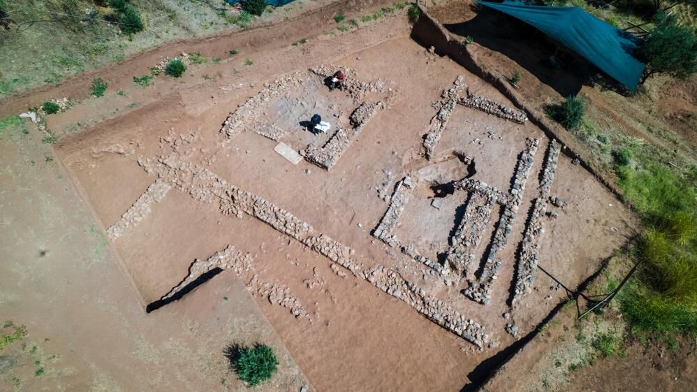 Sardeste Tarihe Isik Tutan Kesif 2 Bin 500 Yillik Ekmek Gun Yuzune Cikarildi (9)