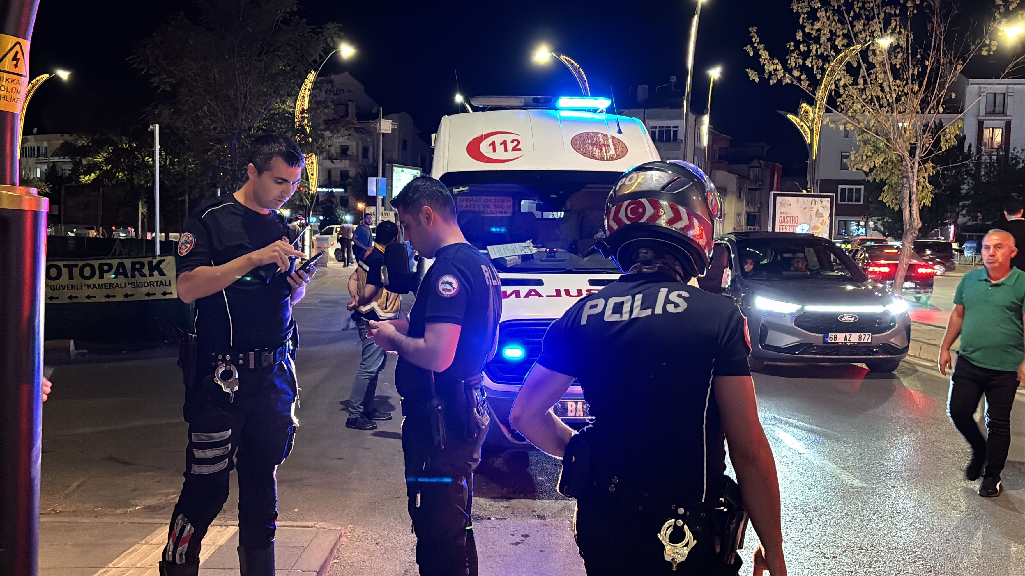 Şaşkına Çeviren Olay! Bıçaklandı, Yol Ortasında Soyunup Polise Direndi (2)