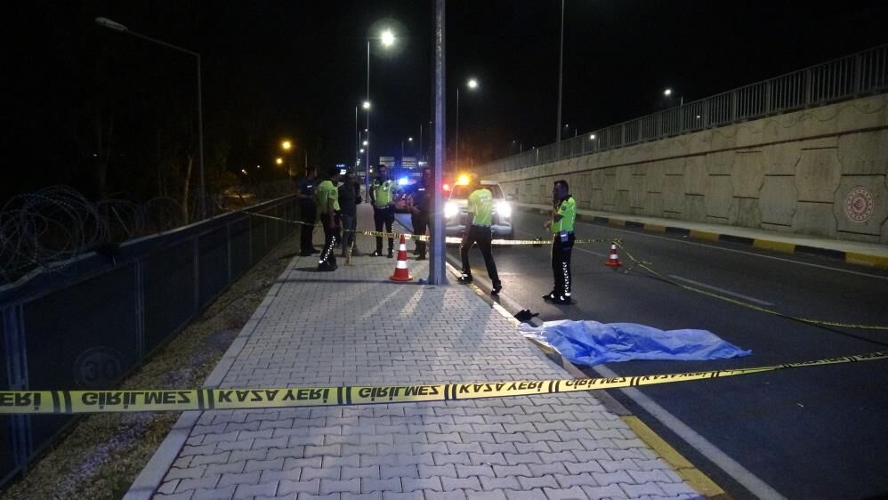 Savrulan Motosikletten Dustu Genc Basini Kaldirima Carpmasi Sonucu Hayatini Kaybetti (1)-1